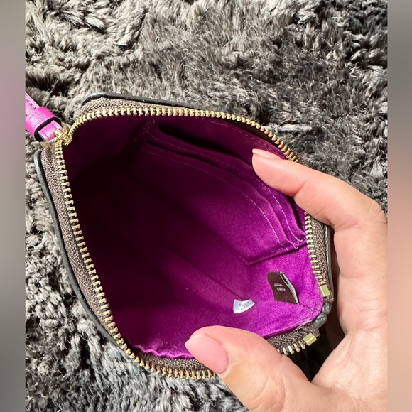 Coach Corner Zip Wristlet In Signature Canvas - Picture 4 of 9